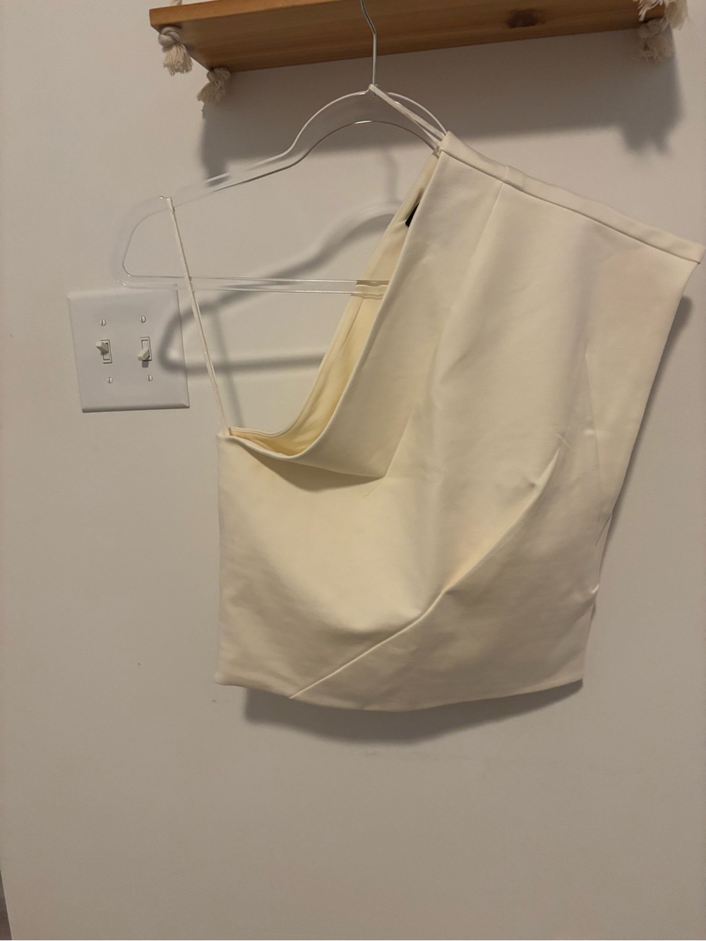 Express Cream One-Shoulder Blouse - Picture 3 of 3